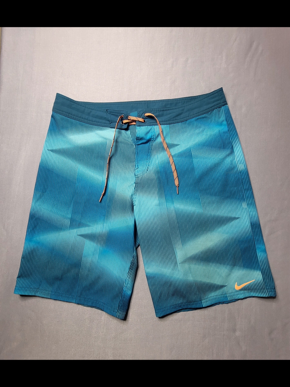 Nike Men’s Teal Gradient Swim Boardshorts Size 34